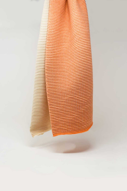 Thin scarf with mixed knits in shades of orange