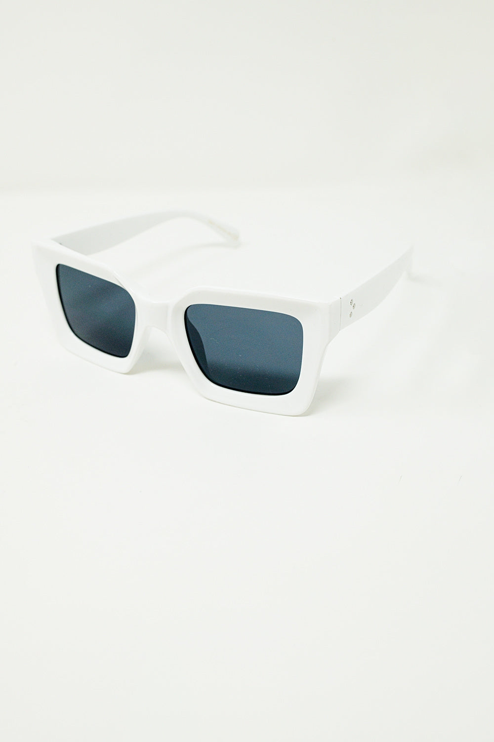 90's Squared Sunglasses in white