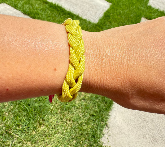 Pulsera Trenzada con Encanto Tropical