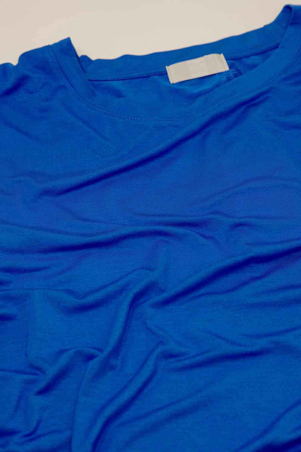 Camiseta básica viscosa cuello redondo azul