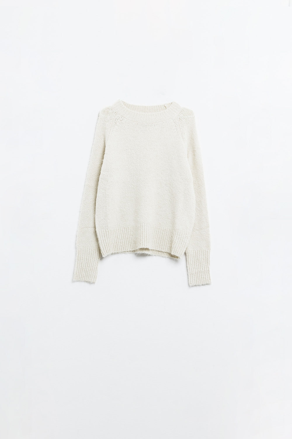 Q2 Basic Knited Crew Neck Sweater in cream color