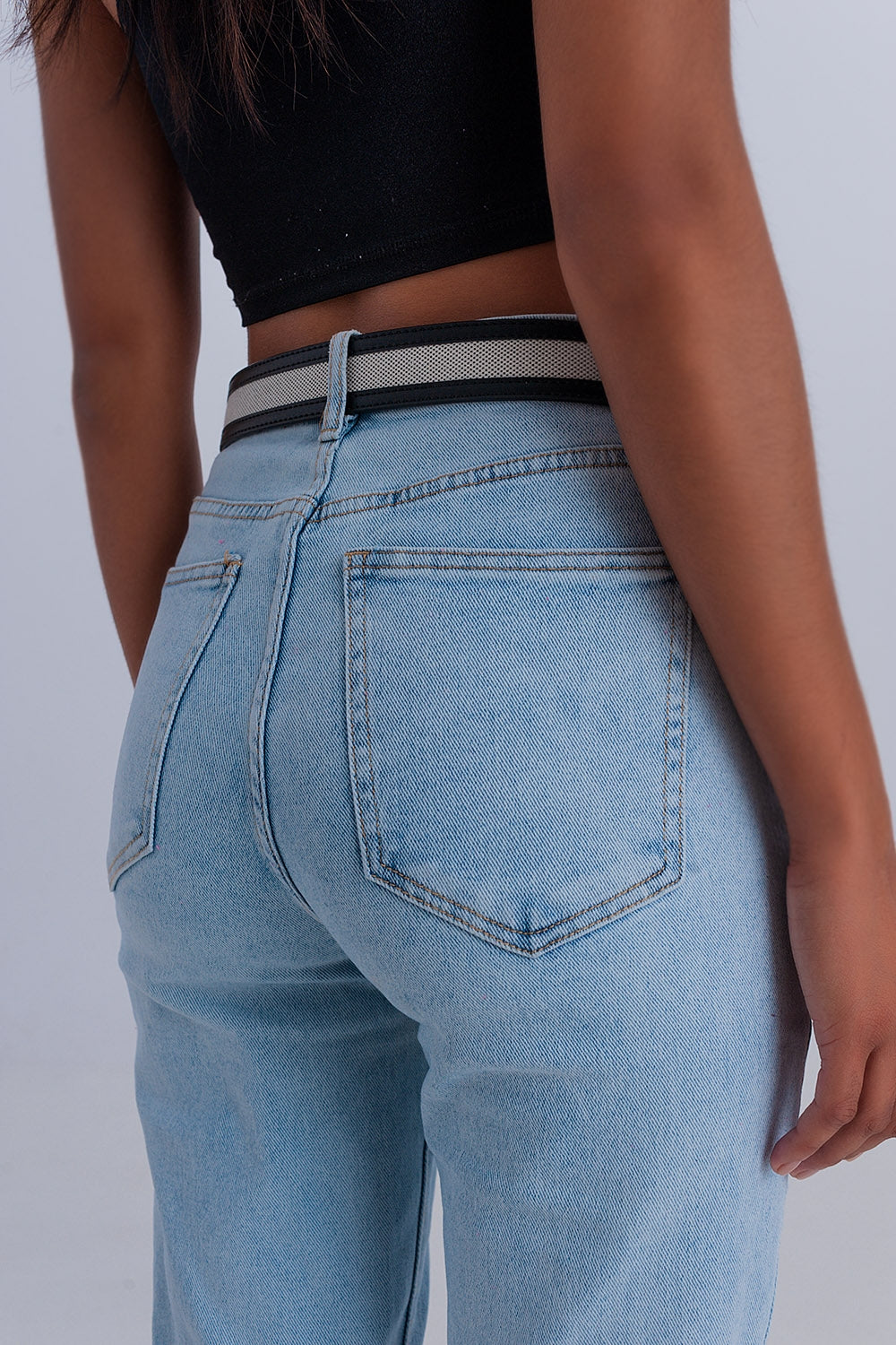 Basic mom jean in light blue