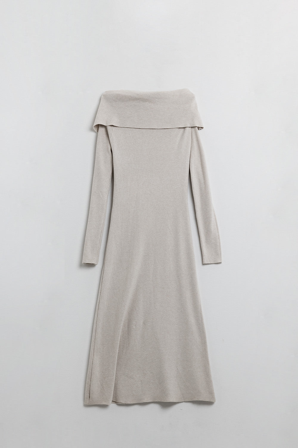 Q2 beige knitted dress with boat neck