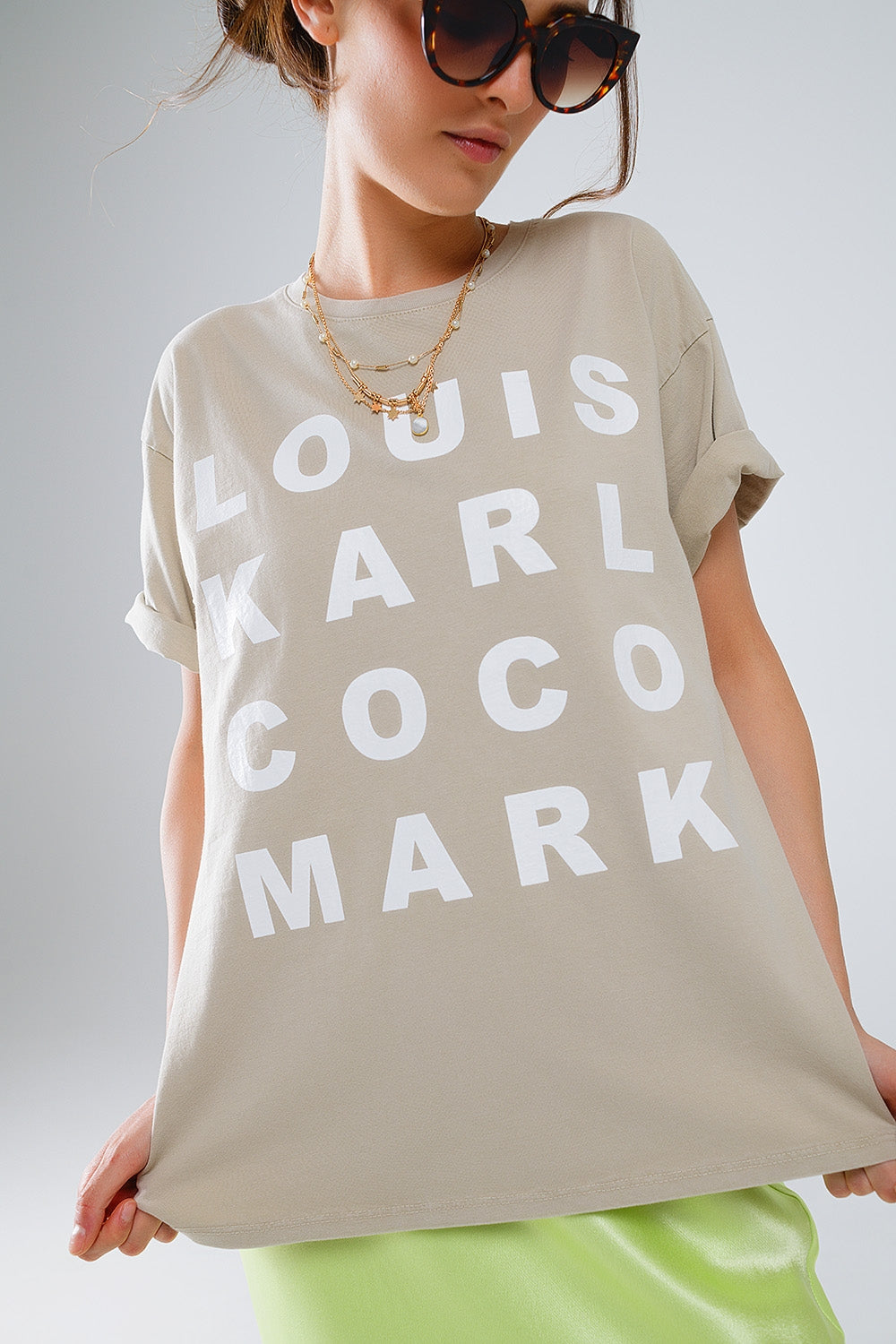 Beige T-shirt With famous Names Logos At The Front