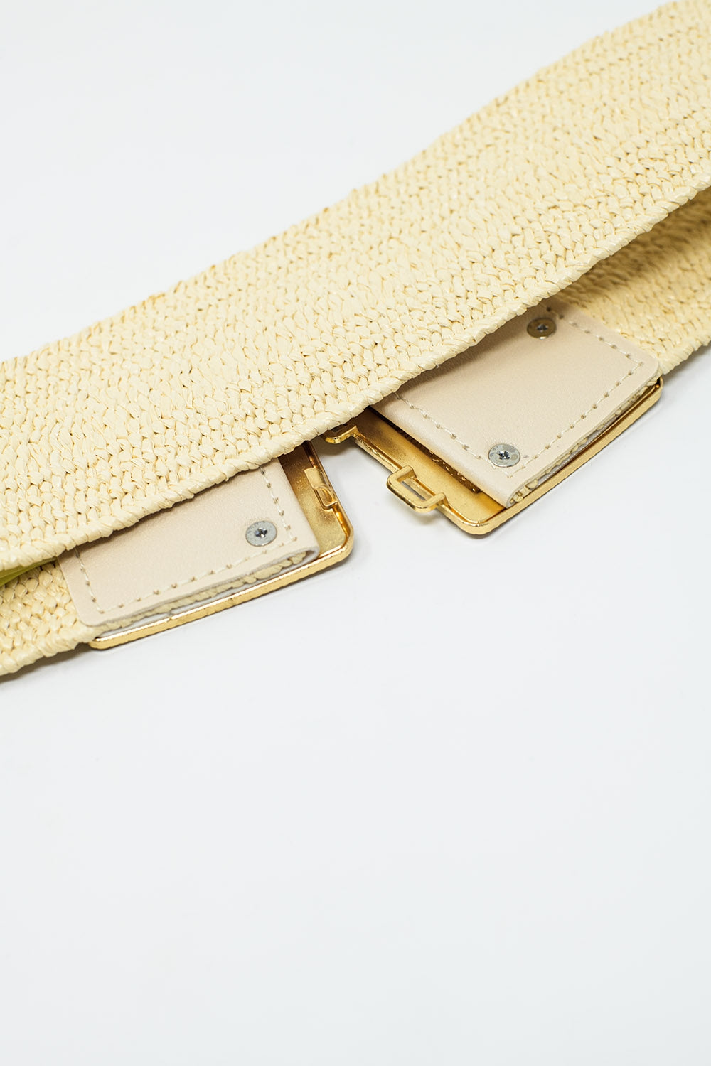 Beige woven belt with square buckle with gold details