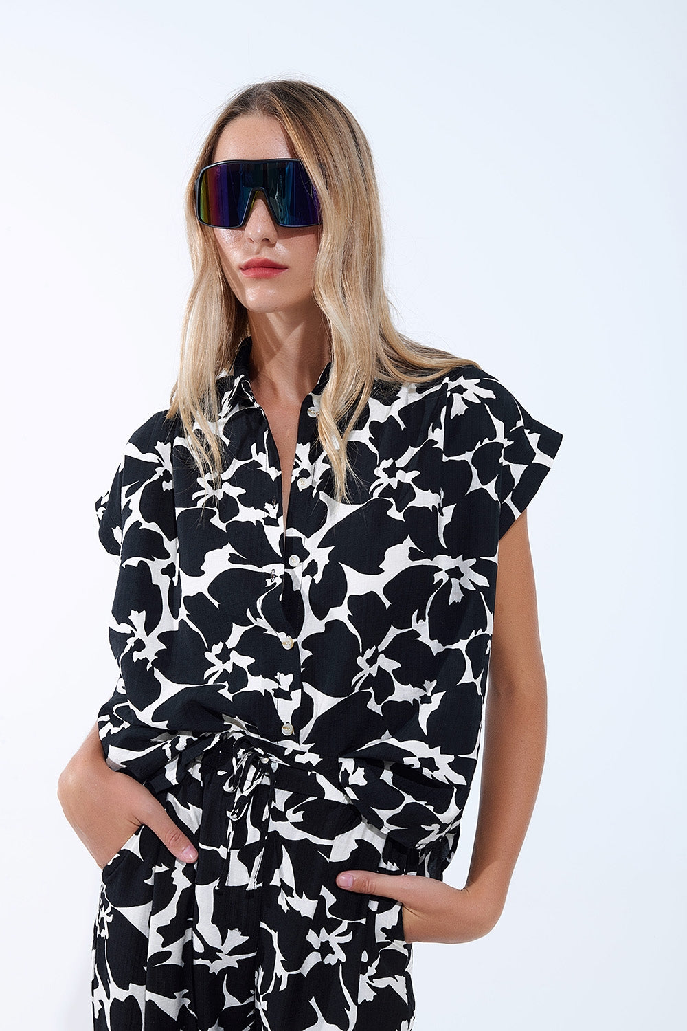 Black and white floral print shirt with short sleeves