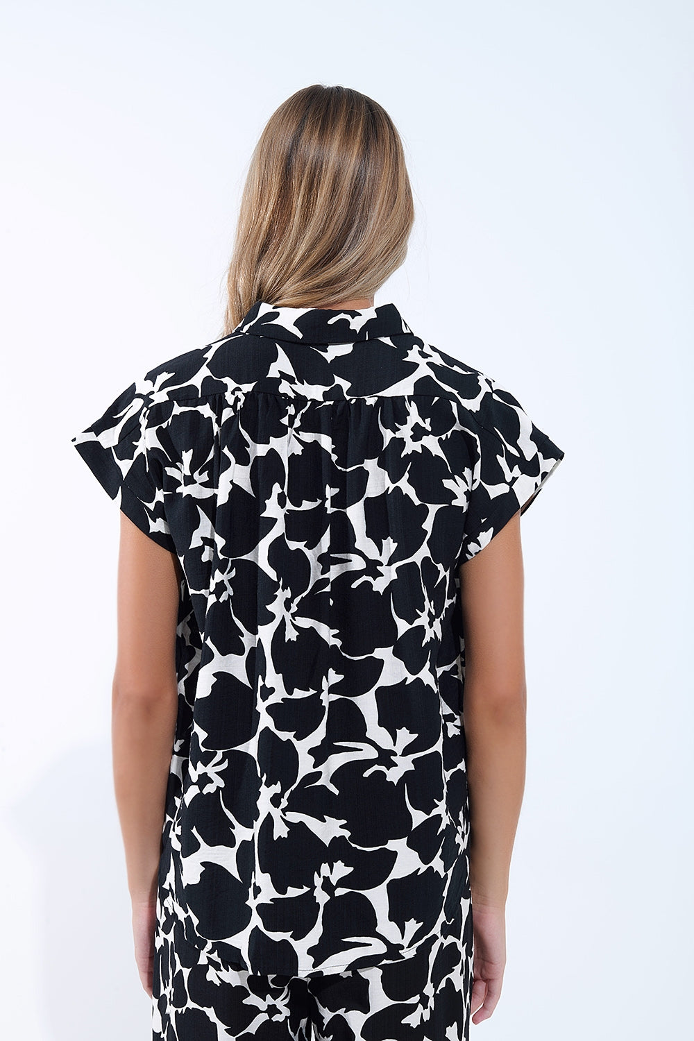 Black and white floral print shirt with short sleeves