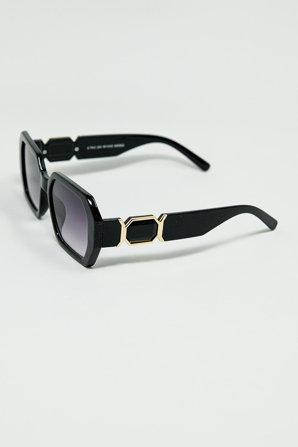 Black Diamond-Shaped Sunglasses and goldden detail