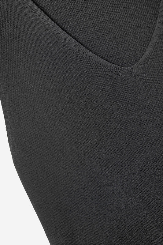 Black sleeveless fine knitted top With V-Neck