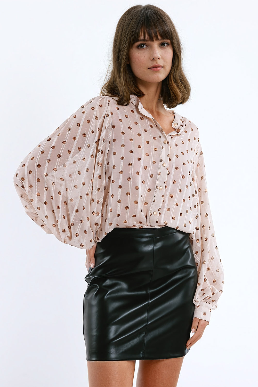 Q2 Blouse with balloon sleeves and polka dots in Beige