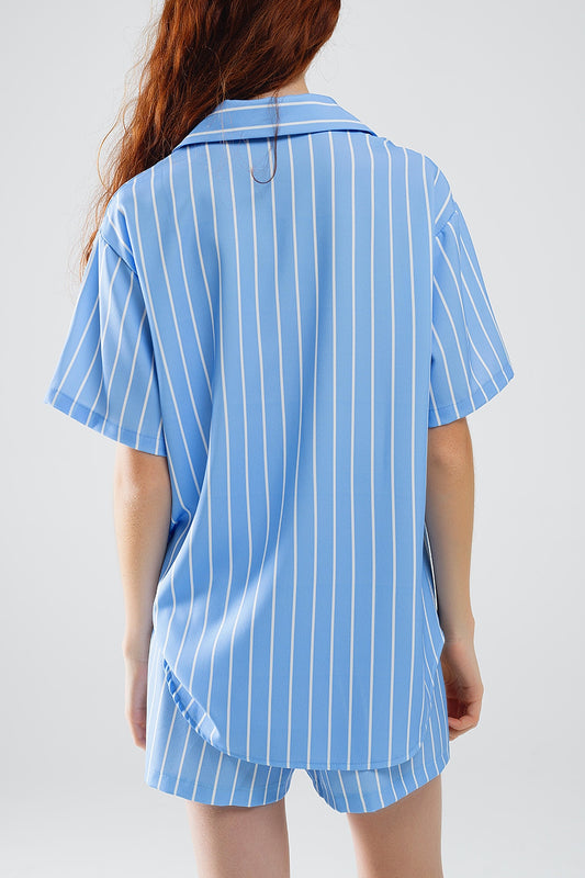 Camisa de manga corta de rayas azules