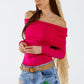 Top ajustado con hombros descubiertos en fucsia