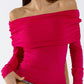 Top ajustado con hombros descubiertos en fucsia