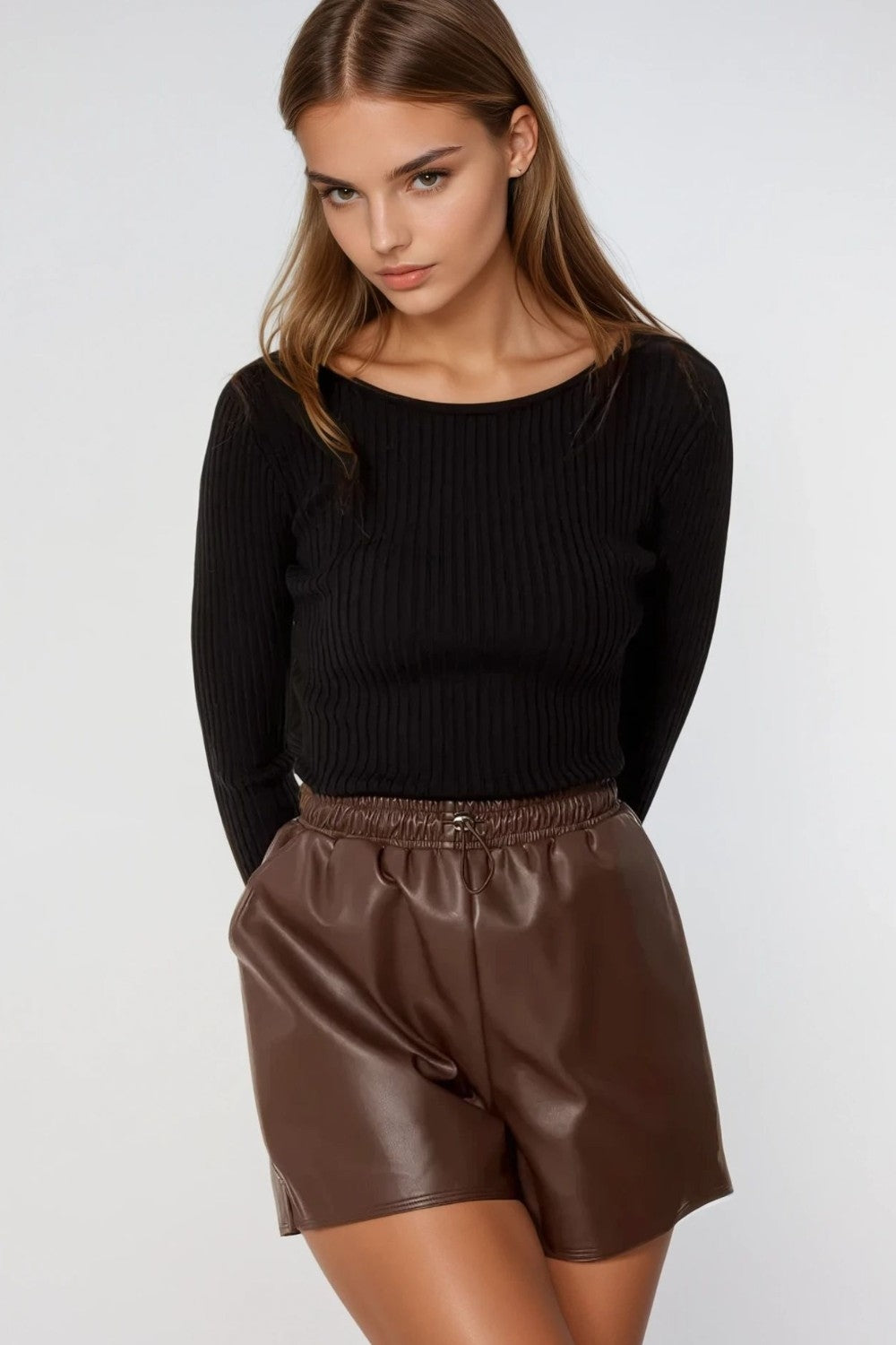 Q2 Brown faux leather shorts with gathering at the waist with drawstring