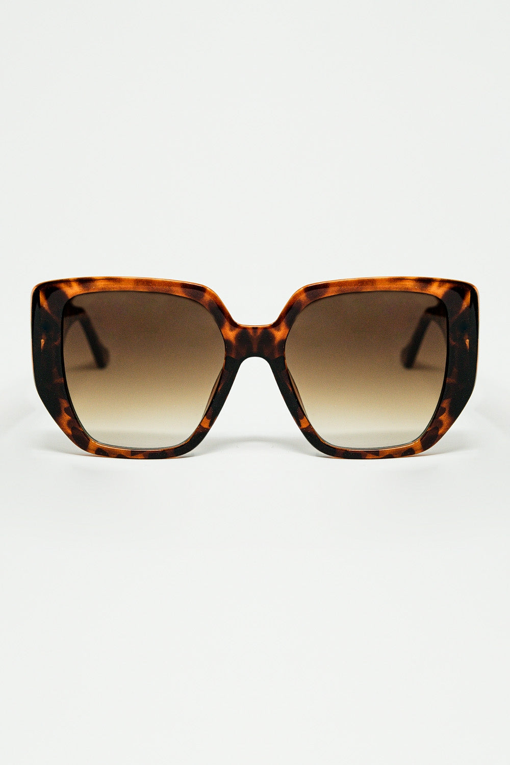 Q2 Brown pin-up style sunglasses with geometric design and cat eyes