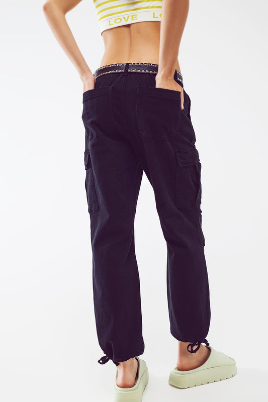 Pantalones cargo con extremos de borlas en negro