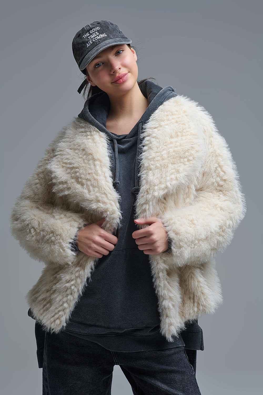 Chic beige Faux Fur Jacket with a wide neck