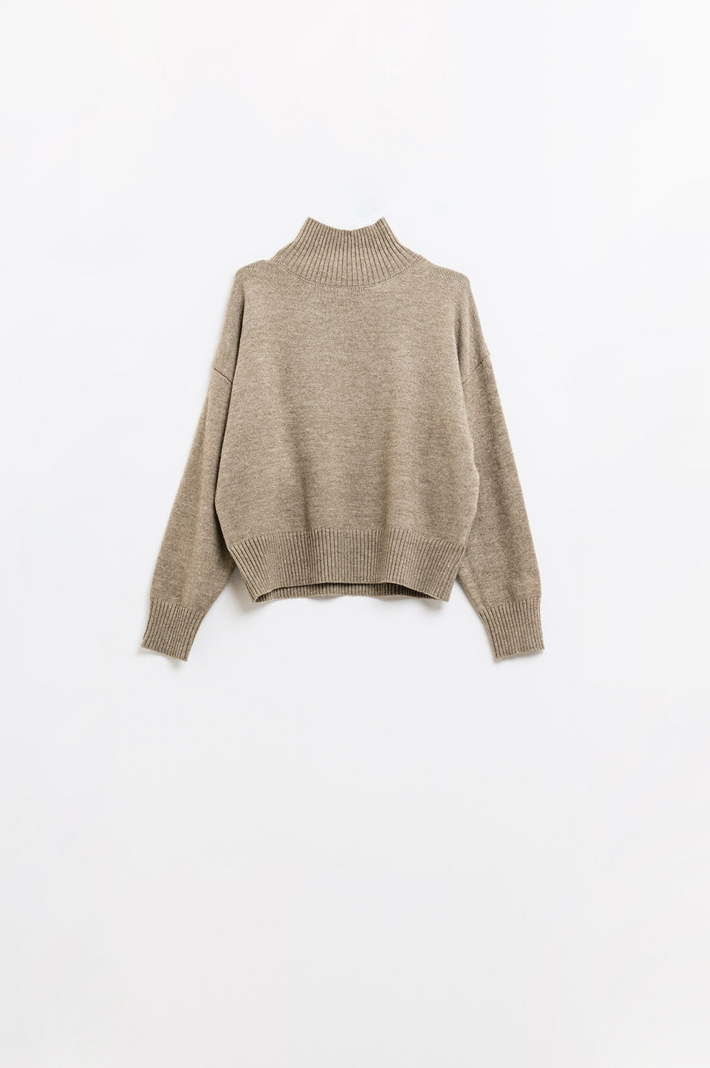 Q2 chunky knit sweater in beige with turtleneck