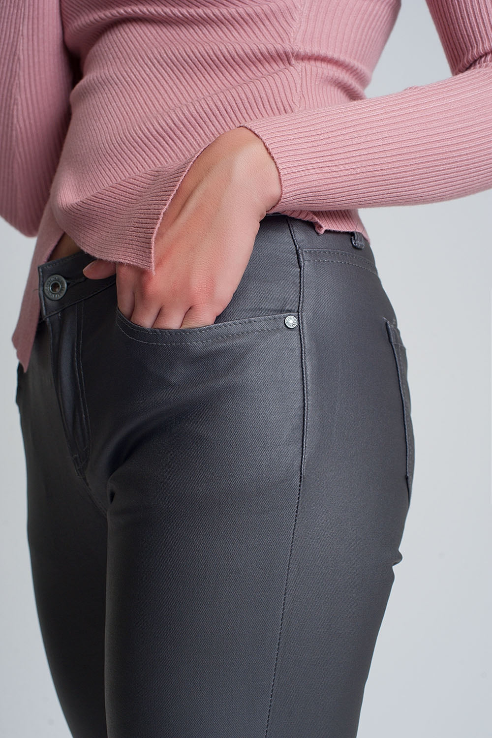 Coated pants in gray