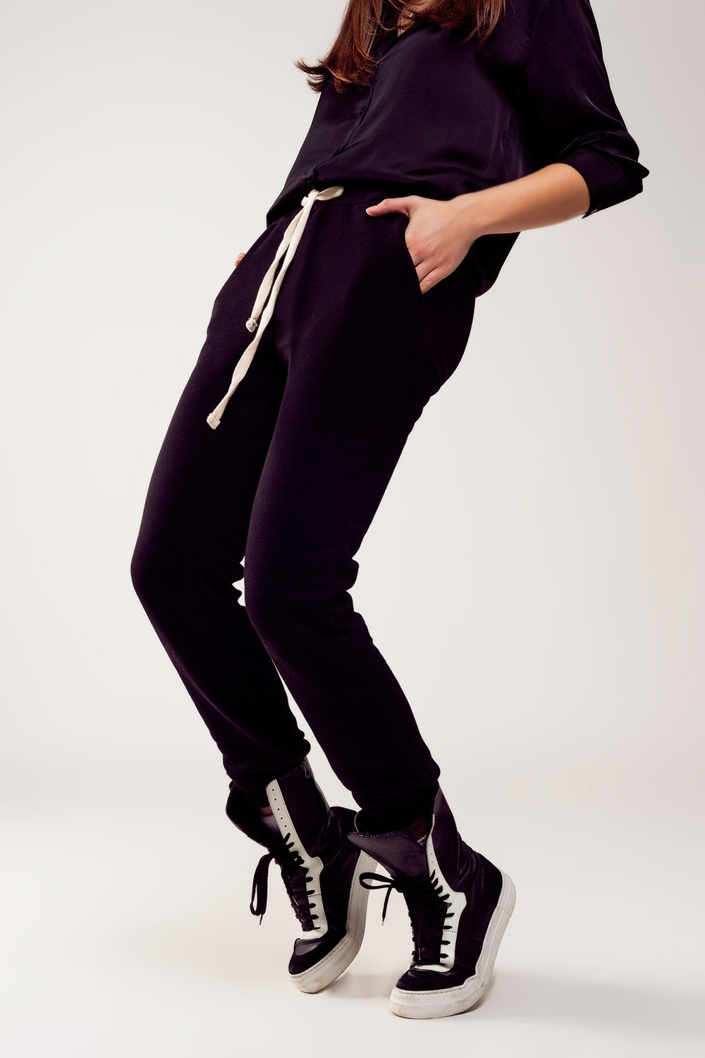 Q2 Cotton jogger in black