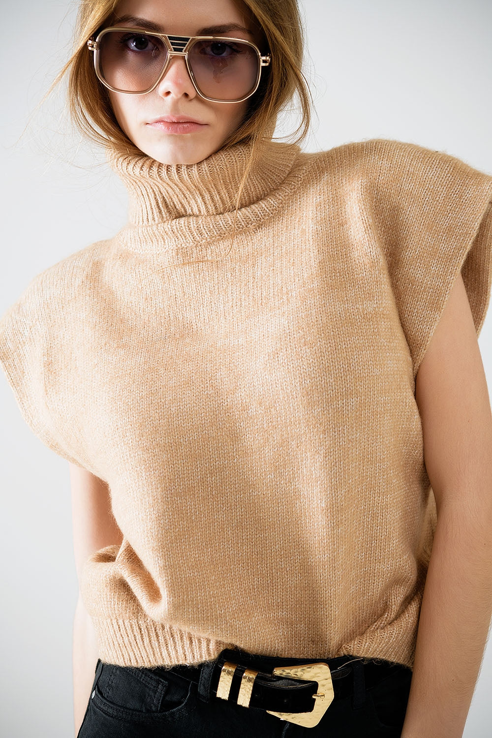 Cozy turtleneck sleeveless sweater in camel