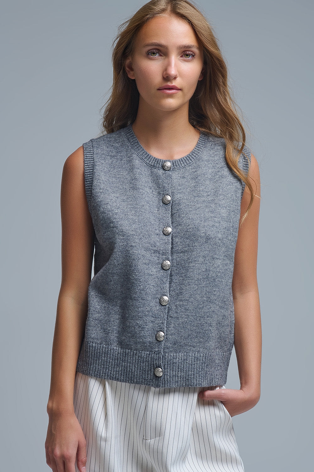 Q2 Crew Neck Metallic Button knitted Vest In Grey