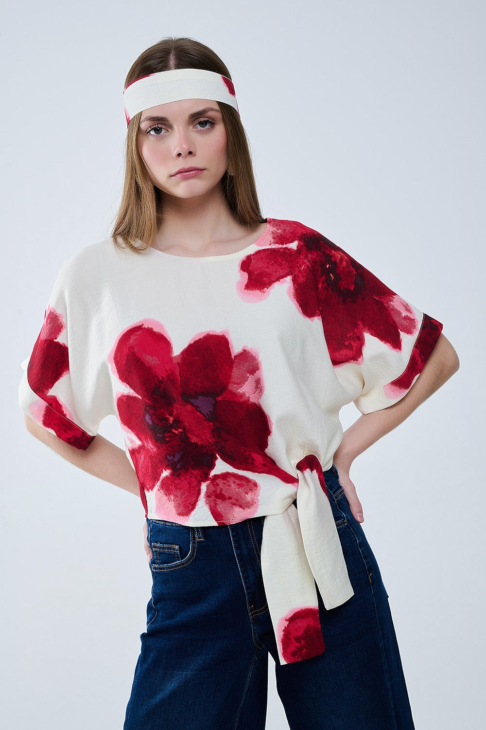 Q2 Cropped Beige Blouse With Tropical Floral Print in Red Tied At The Waist