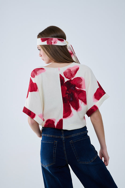 Cropped Beige Blouse With Tropical Floral Print in Red Tied At The Waist