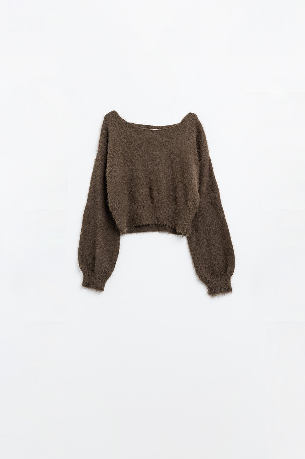 Q2 cropped fluffy sweater in brown fitted at the waist