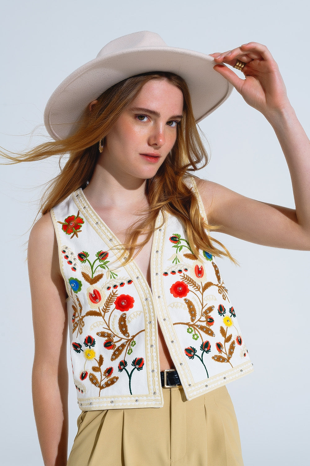 Cropped Vest With Embroidered Nature Design in White