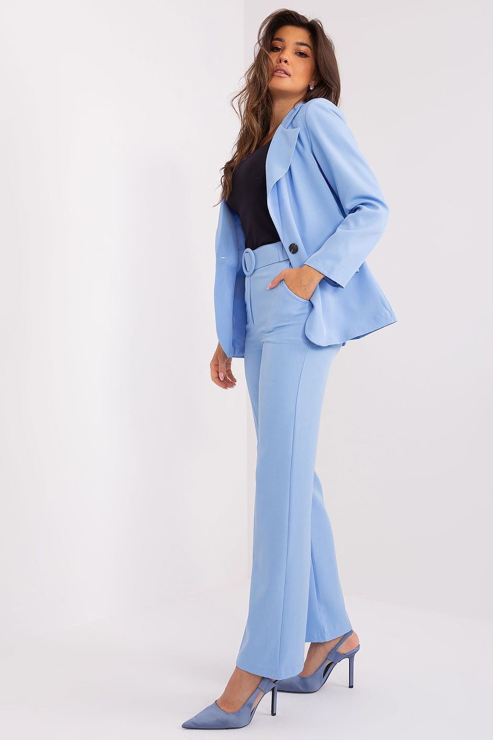 Italy Moda Chic: Elegant Flared Trousers for Formal Wear