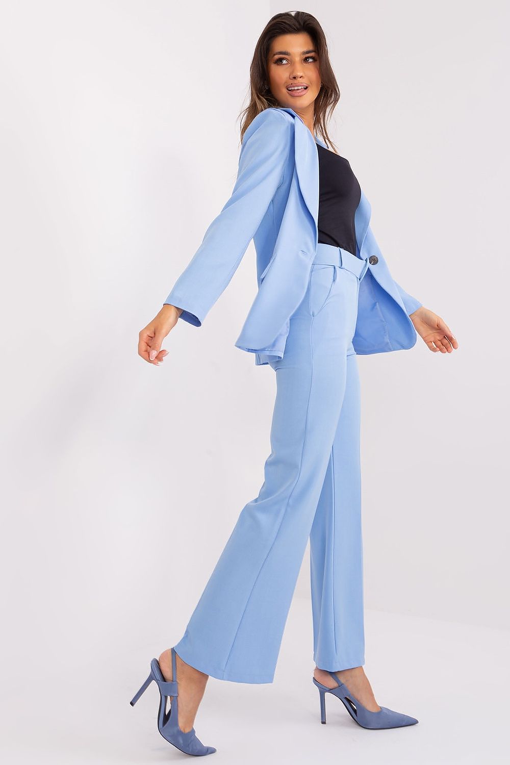 Italy Moda Chic: Elegant Flared Trousers for Formal Wear