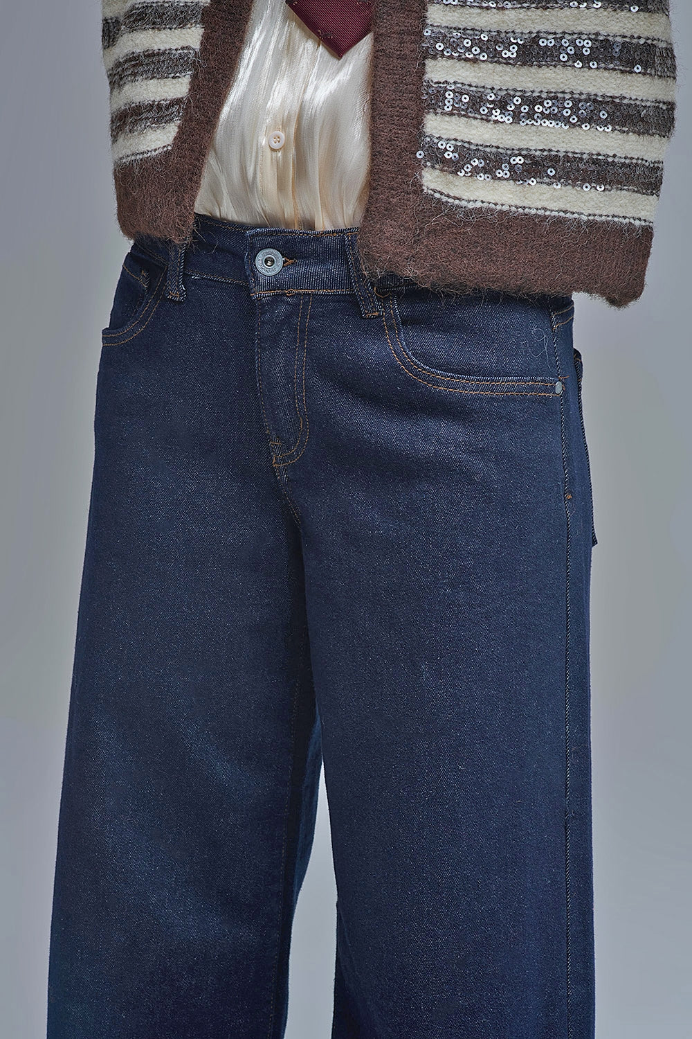 Dark Wash Wide Leg Jeans With Contrasting Stitching