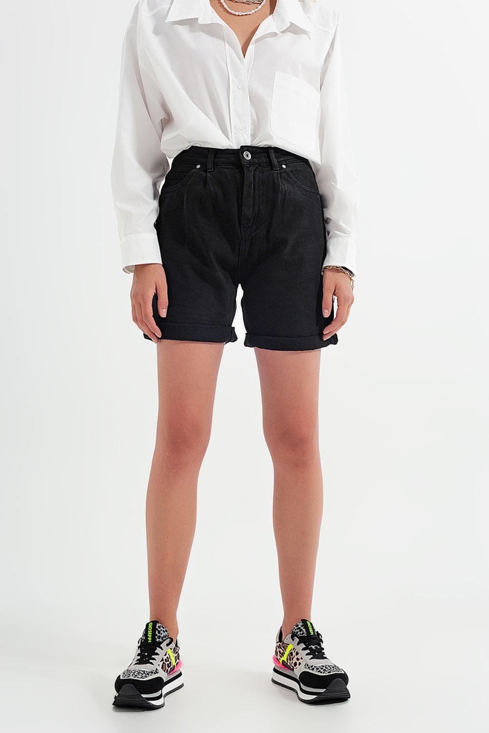 Short denim mom en negro