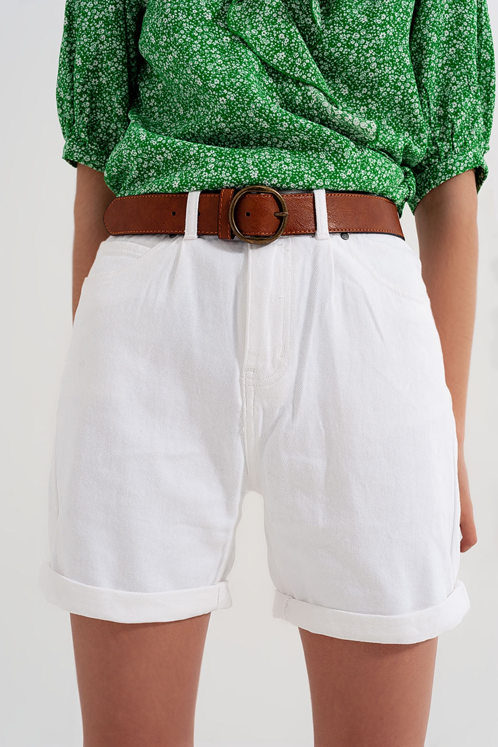 Shorts de mamá de mezclilla en blanco