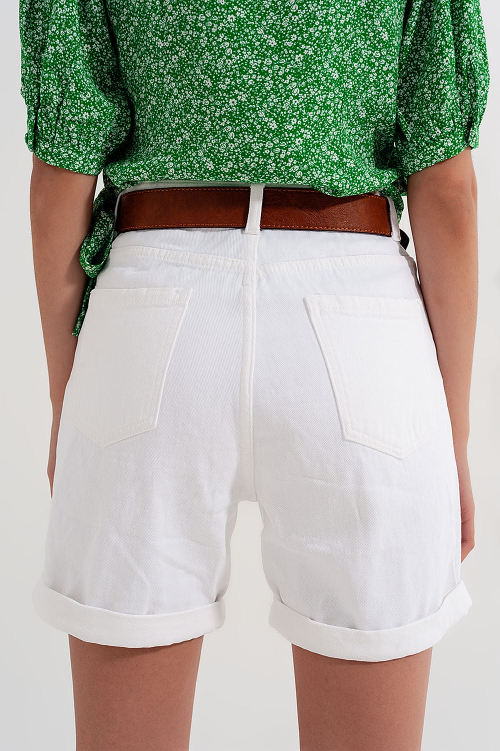 Shorts de mamá de mezclilla en blanco