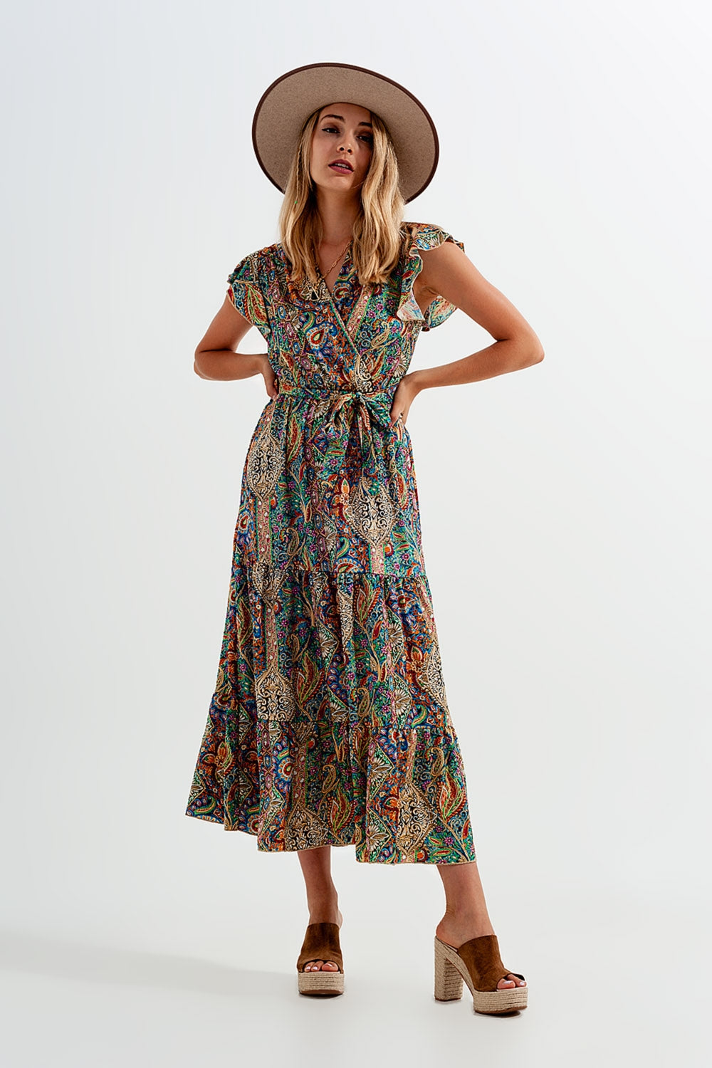 Q2 Dressed ruffle hem midaxi dress in paisley print in green