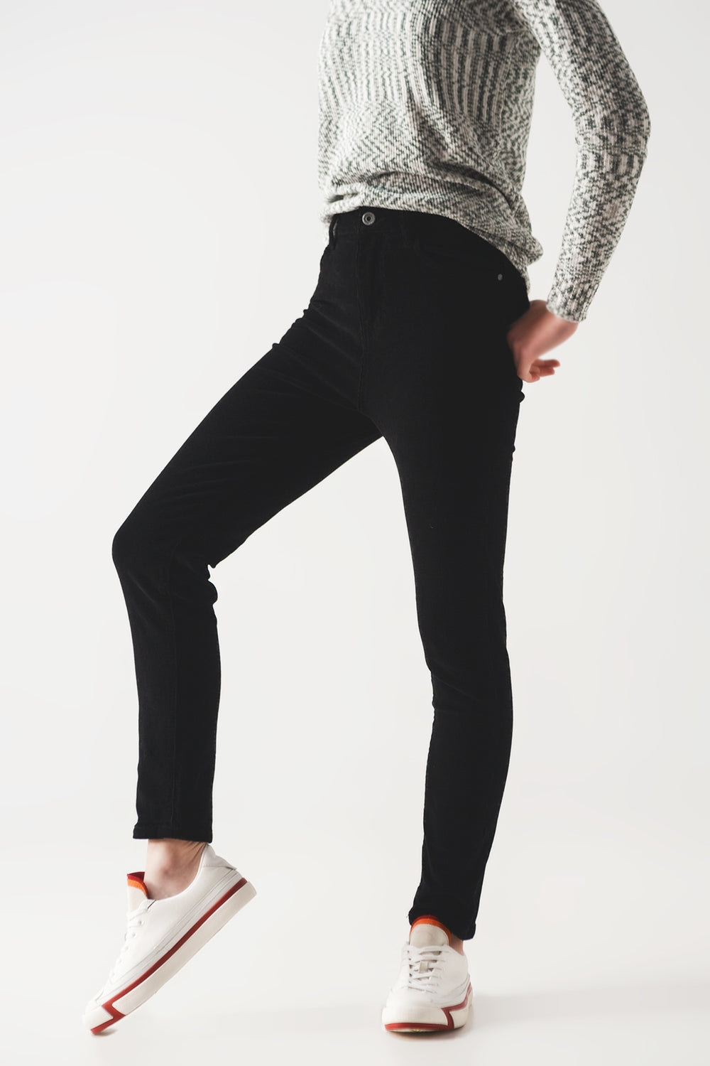 Q2 Elastic Cotton skinny cord pants in black