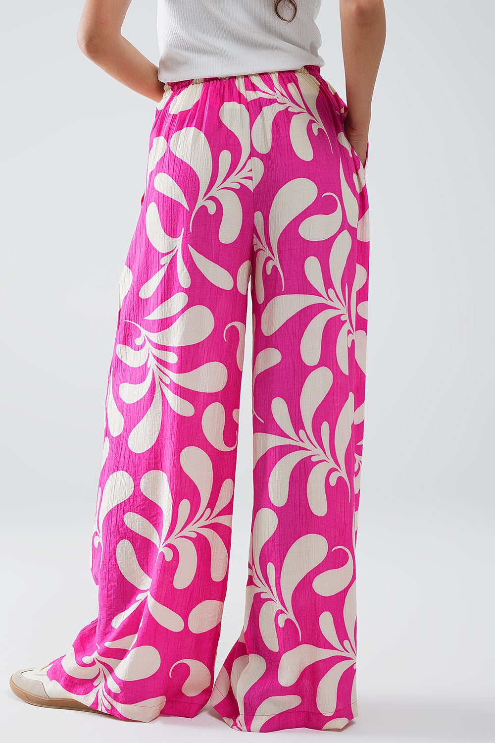 Pantalones rectos con cintura elástica y estampado floral fucsia