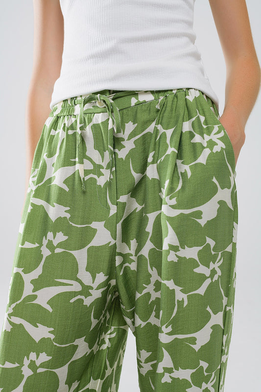 Pantalones anchos con cintura elástica y estampado floral verde