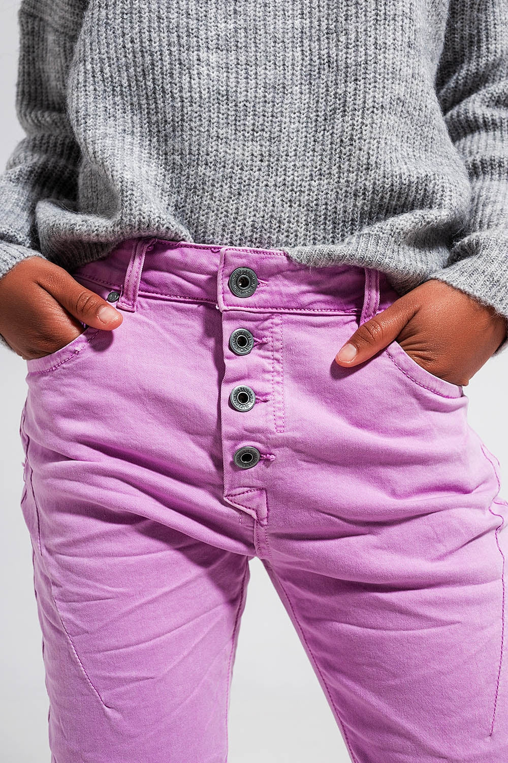 Exposed buttons skinny jeans in pink