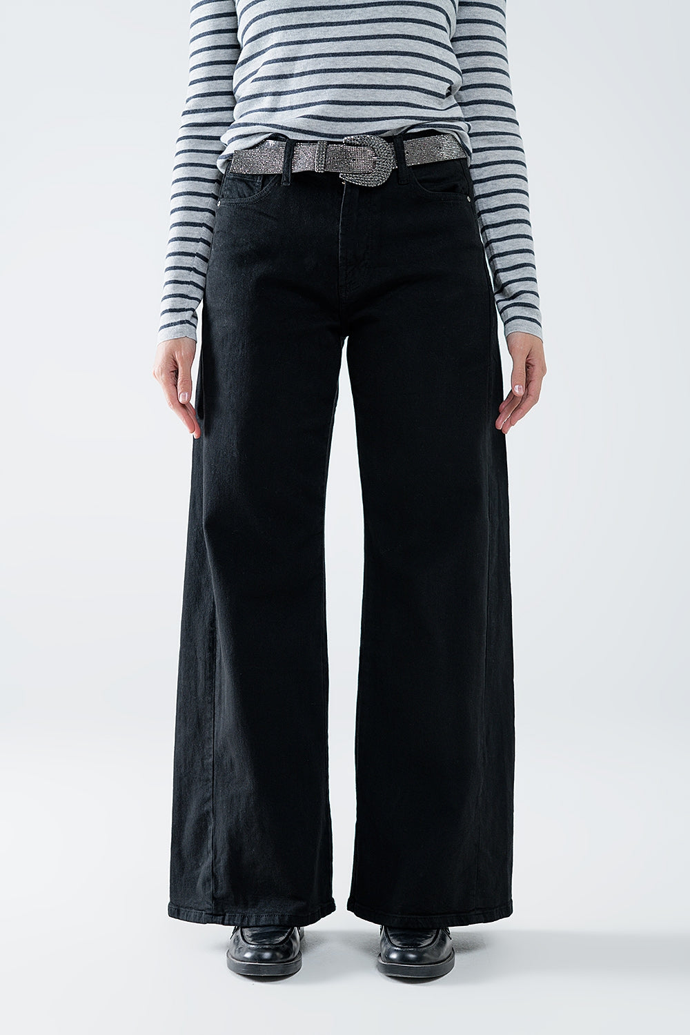 Q2 Extra wide leg trousers in black