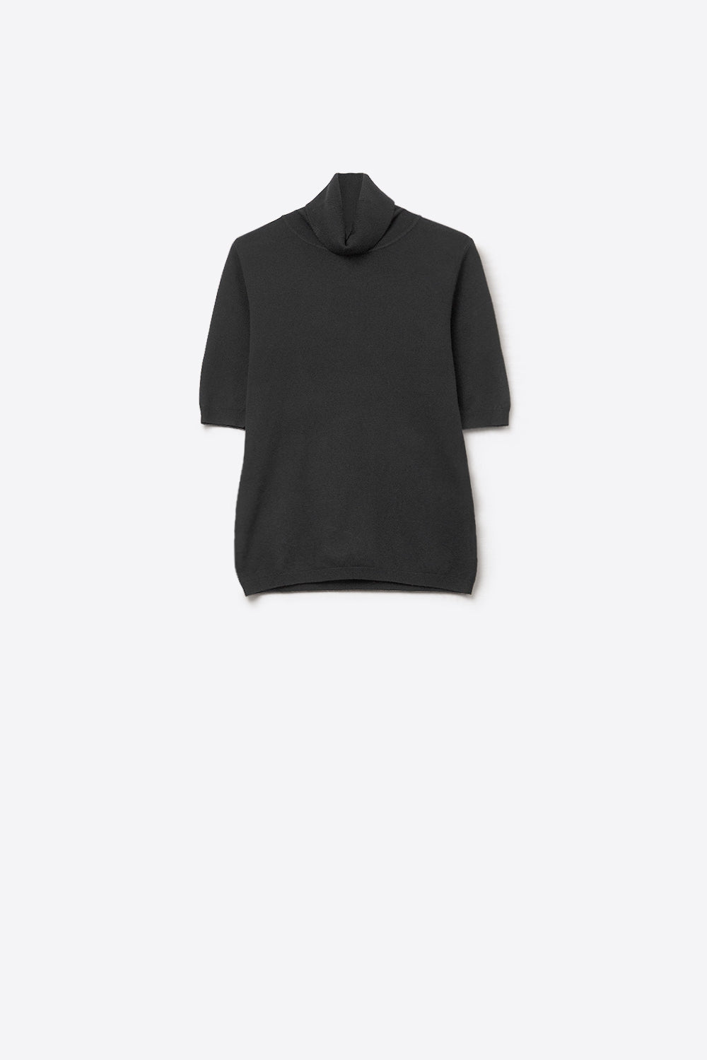 Q2 Fine knit sweater in black with a high neck and elbow-length sleeves