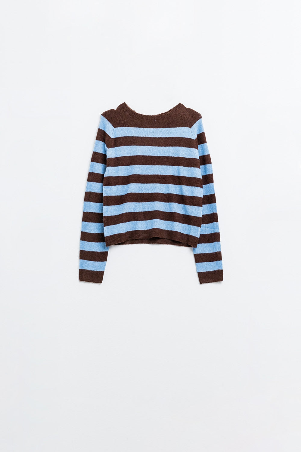 Q2 Fine knit sweater in brown with blue stripes