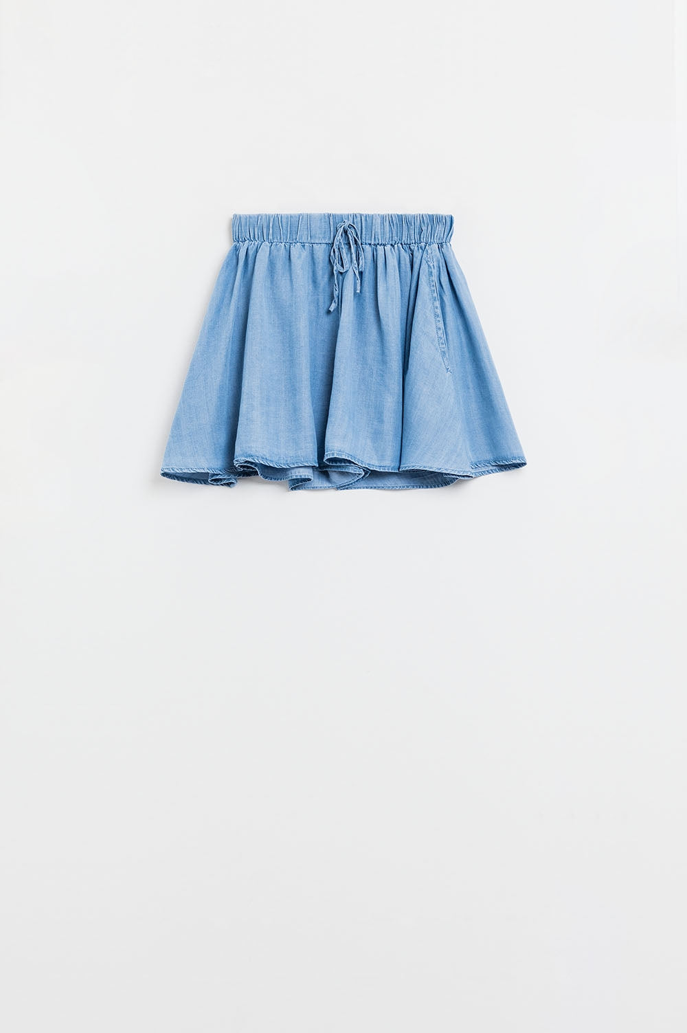 Flowing Tencel Denim Shorts With Side Pockets