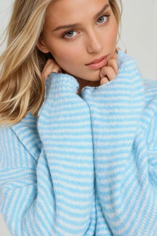 Suéter de rayas suaves en azul bebé