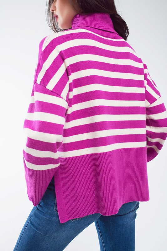 Jersey oversize de cuello alto fucsia con rayas blancas y aberturas laterales