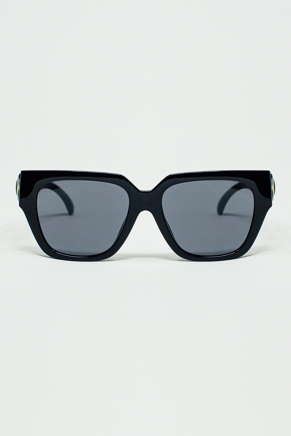 Q2 geometric thick black sunglasses with black lens