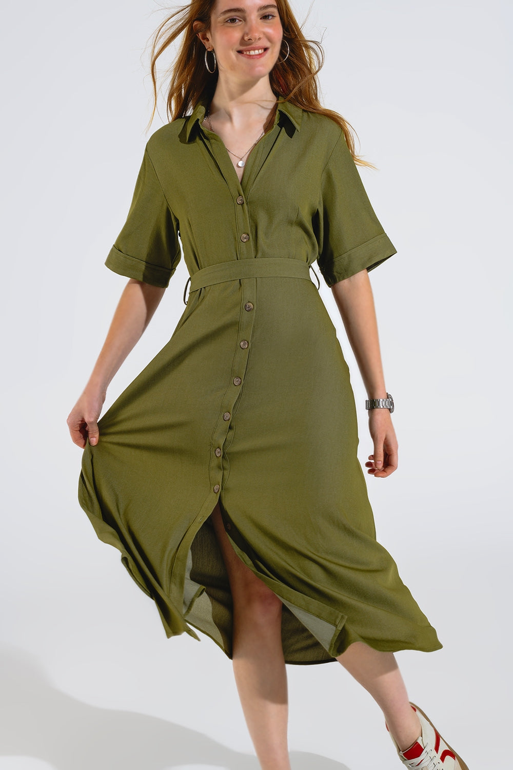 Vestido camisero largo verde con cuello tipo polo