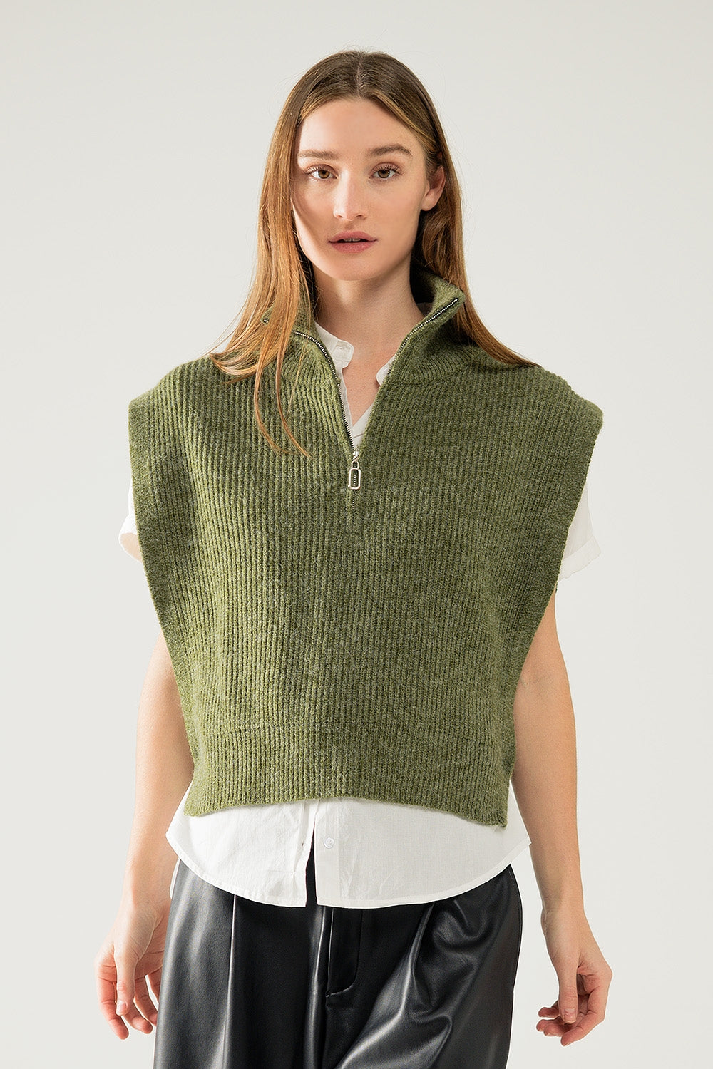 Q2 Green sleeveless turtleneck sweater with zipper closure